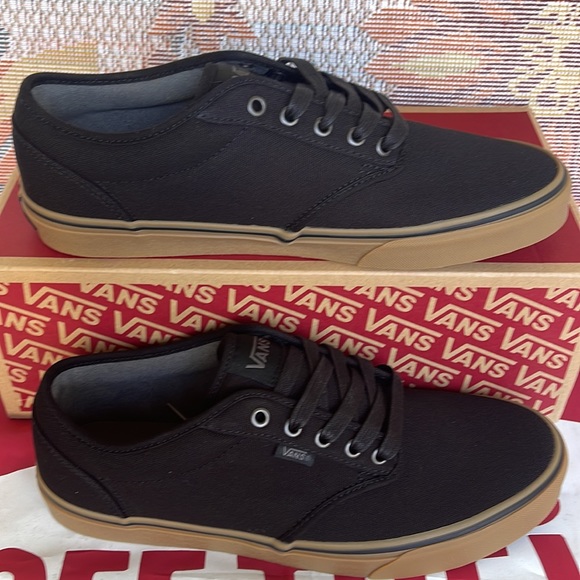 Vans Men’s Atwood
(12 Oz Canvas) Black/Gum
VN000TUYD8E Sneakers - Picture 2 of 16